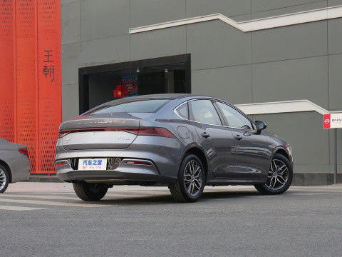 National VI BYD QIN PLUS 2021 EV DM-I 55KM 1.5L 81kW 4 Pintu 5 Kursi Sedan
