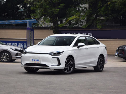 BEIJING EU5 Mobil Kompak Listrik 4 Pintu 5 Kursi Untuk Menumpang