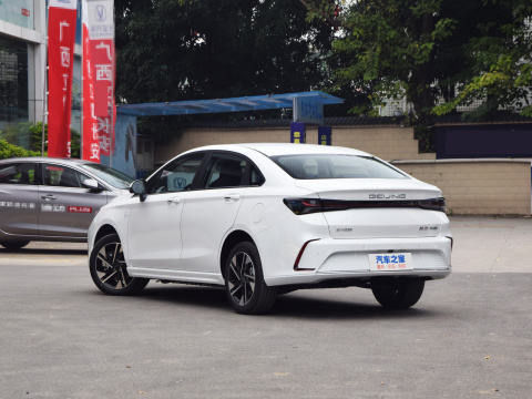 BEIJING EU5 Mobil Kompak Listrik 4 Pintu 5 Kursi Untuk Menumpang
