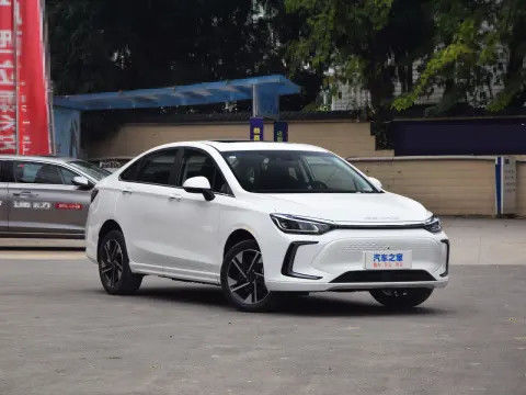 BEIJING EU5 Mobil Kompak Listrik 4 Pintu 5 Kursi Untuk Menumpang