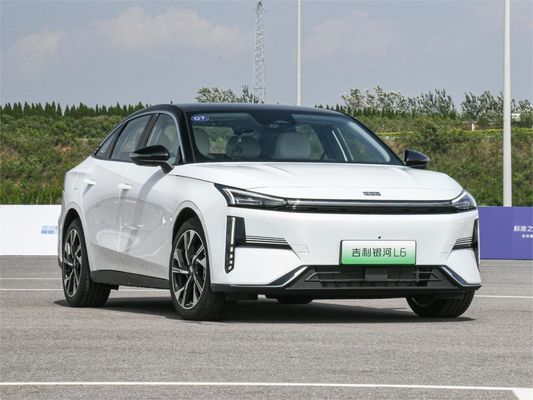 Geely Galaxy L6 Chinese Electric Sedan Plug In Hybrid Sedan 1370KM L2 Mengemudi dibantu