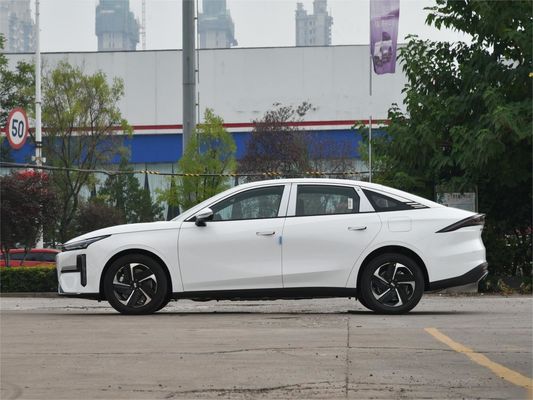 Geely Galaxy L6 Chinese Electric Sedan Plug In Hybrid Sedan 1370KM L2 Mengemudi dibantu