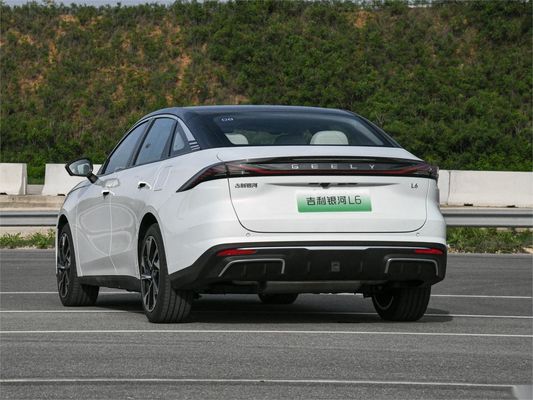 Geely Galaxy L6 Chinese Electric Sedan Plug In Hybrid Sedan 1370KM L2 Mengemudi dibantu