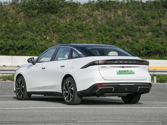 Geely Galaxy L6 Chinese Electric Sedan Plug In Hybrid Sedan 1370KM L2 Mengemudi dibantu