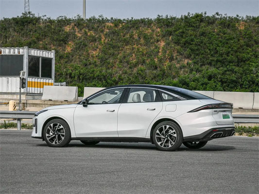 Geely Galaxy L6 Chinese Electric Sedan Plug In Hybrid Sedan 1370KM L2 Mengemudi dibantu