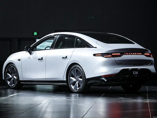 Leapmotor C01 Chinese Electric Sedan 525KM-717KM Dengan Pintu Tanpa Bingkai