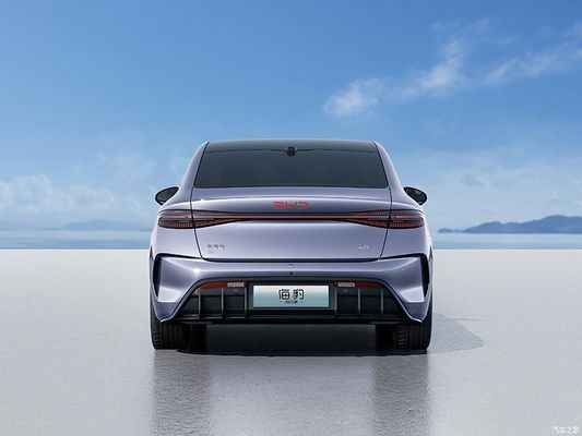 BYD 2025 Seal, sedan listrik murni dengan jangkauan hingga 650km, sistem mengemudi cerdas baru dan nilai terbaik untuk uang sedan listrik ukuran menengah.