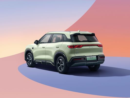 2025 BYD Yuan UP. memiliki fitur baru mengemudi cerdas. jangkauan listrik murni dari 301KM-401KM. nilai terbaik untuk uang