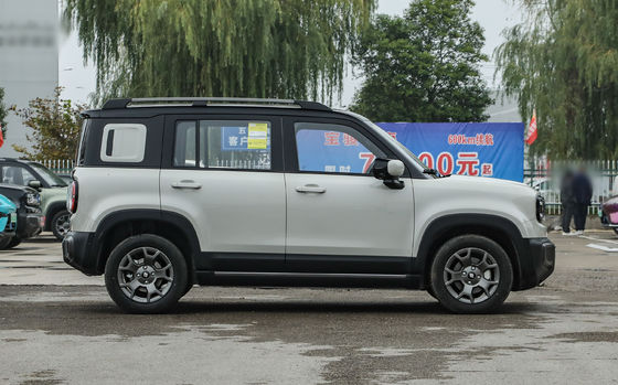 Baojun Yueye Plus adalah kendaraan listrik Cina dengan desain kotak yang khas, menawarkan jangkauan CLTC 401 km.memberikan nilai yang luar biasa untuk uang