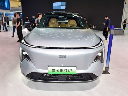 Geely Galaxy L7, didukung oleh mesin 1.5L dan 1.5T, dengan jangkauan gabungan 1.370km dan jangkauan listrik murni 115km. SUV plug-in hybrid yang hemat biaya.