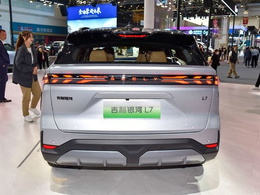 Geely Galaxy L7, didukung oleh mesin 1.5L dan 1.5T, dengan jangkauan gabungan 1.370km dan jangkauan listrik murni 115km. SUV plug-in hybrid yang hemat biaya.