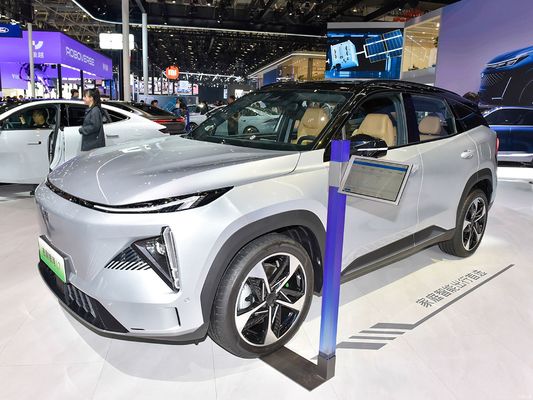 Geely Galaxy L7, didukung oleh mesin 1.5L dan 1.5T, dengan jangkauan gabungan 1.370km dan jangkauan listrik murni 115km. SUV plug-in hybrid yang hemat biaya.